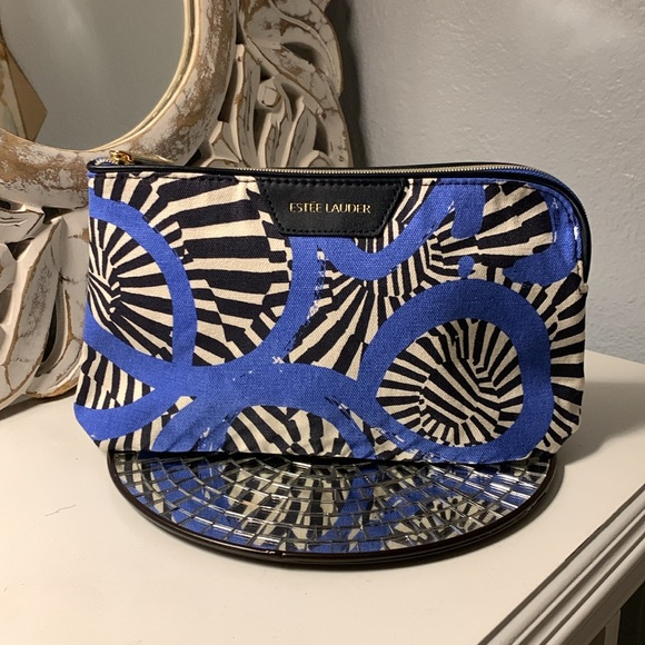Estēe Lauder Cosmetics Bag - Picture 2 of 6